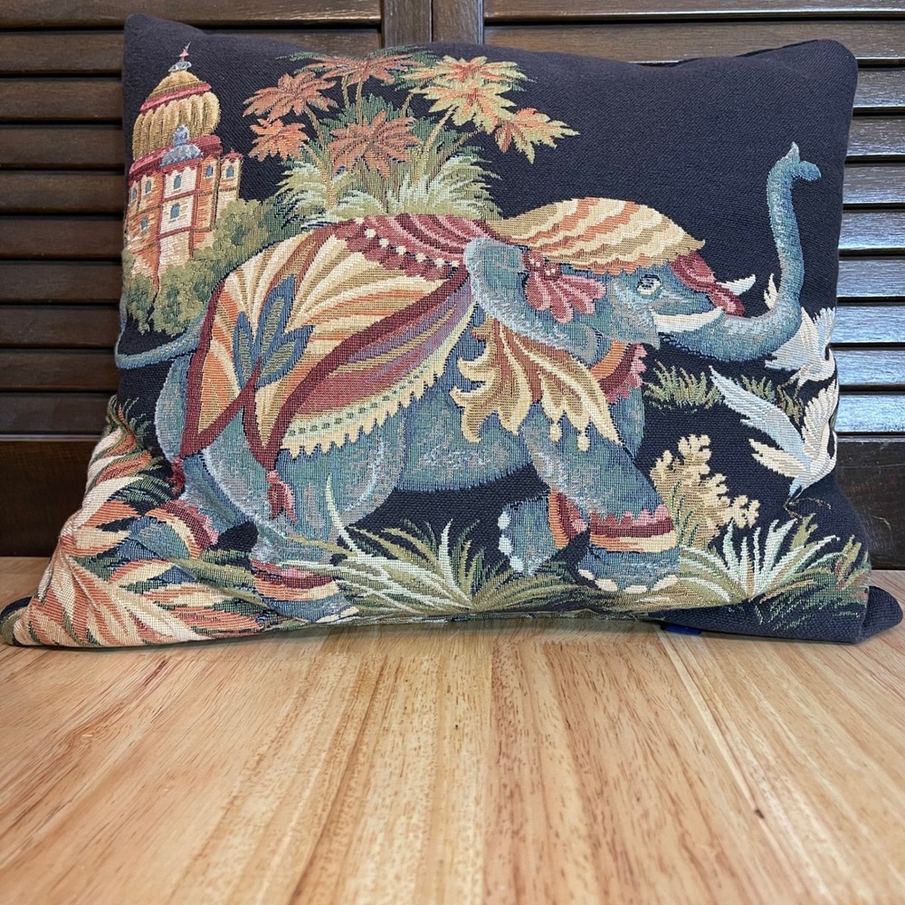 VTG Ashford Court Tapestry Elephant Pillow Accent Decorative Throw Pillow‎ Black